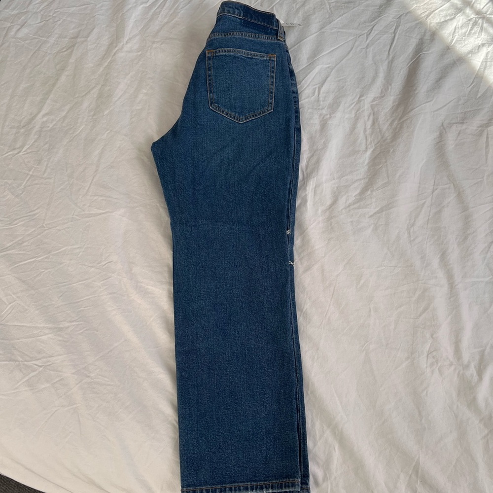 Literally NEVER worn, still have tags on them, ankle straight size 27s jeans